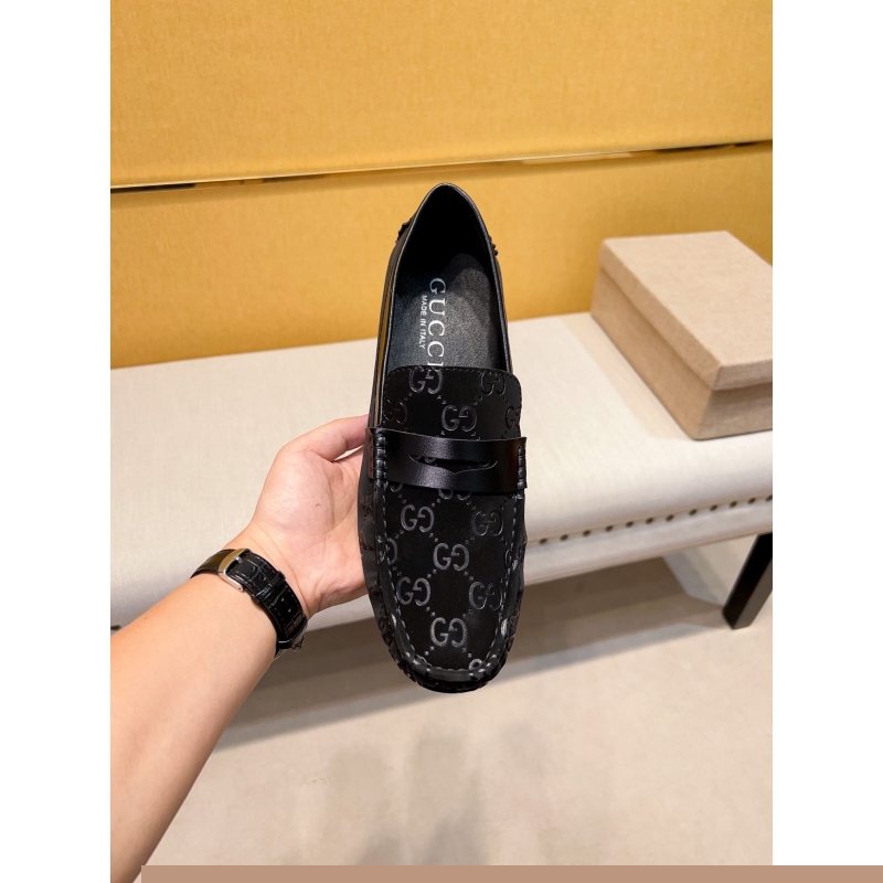 G*u*i leather shoes